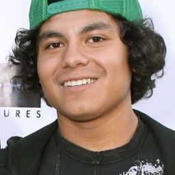 Carlos Ramirez 飾演 Carlos