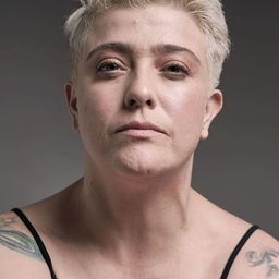 瓦萊麗亞·維拉 飾演 Alex