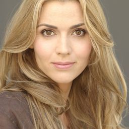 Hudson Leick 飾演 Darla