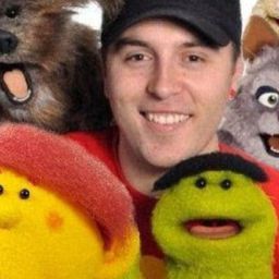 Warrick Brownlow-Pike - Sesame Street's 50th Anniversary Celebration演員 飾演Gonger / Panicked Purple Monster / ... (voice)