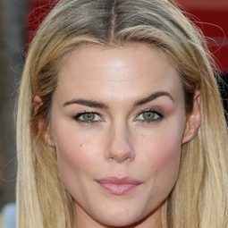 瑞秋·泰勒 - 黑暗時刻演員 飾演Anne