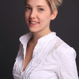 July Janssen 飾演 Steffie