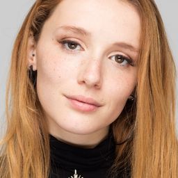 Juliette Gariépy 飾演 Kelly-Anne