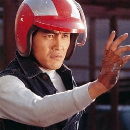 Akira Yamaguchi 飾演 Bellboy