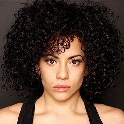 Manal El-Feitury 飾演 Second Woman at windmill 2