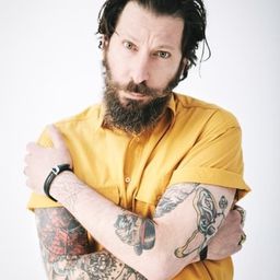 Cokey Falkow - 浴血任務4演員 飾演Bartender