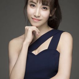 Yi Na 飾演 Yi Na