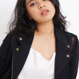 Anne Yasmine 飾演 Shindy