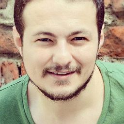 Onur Sarialtin - 瘋狂公路之旅演員 飾演Banka Güvenlik