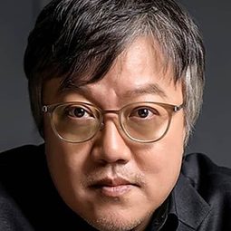 Choi Dong-hoon - 祖宗膠戰外星人導演