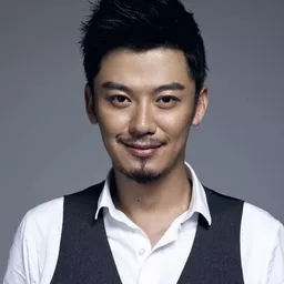 盧芳生 飾演 Ren Fei