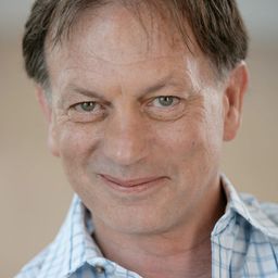 Justin Deas 飾演 Baron Rudolf de Seve