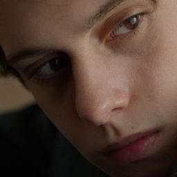 Martín Miller 飾演 Manuel