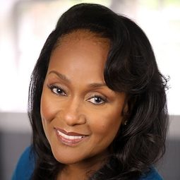 Jen Harper - 泰勒·派利出品 黑瘋婆的 家庭葬禮演員 飾演Vianne