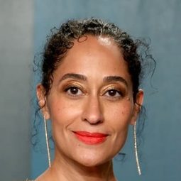 翠茜意莉羅絲 - The Runaway Bunny演員 飾演Narrator and Singer