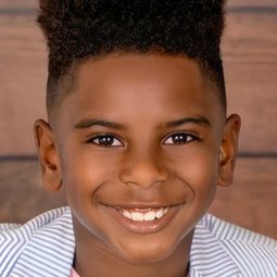 Cruz Flateau 飾演 Black Panther (voice)