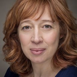 Katy Cavanagh 飾演 Grace