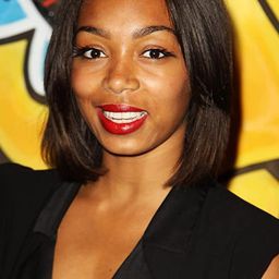 Zaraah Abrahams 飾演 Leah