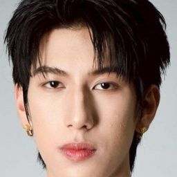 Guntapat Kasemsan Na Ayudhya 飾演 Fah Lun