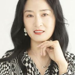 白桂娟 飾演 Dou Hua's Mother