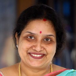 圖樂希 飾演 Old Lady