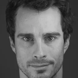 派翠克·希文 - 兄妹情誼演員 飾演Karim