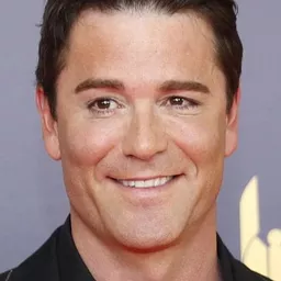 Yannick Bisson 飾演 Dillen