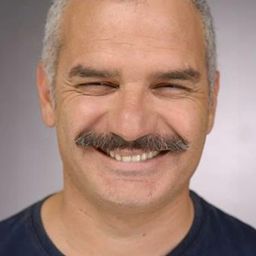 Erdal Cindoruk - 其實愛上她演員 飾演Taksici