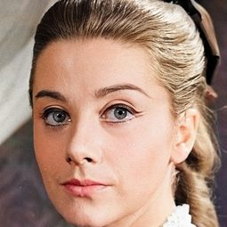 Christiane Desbois 飾演 La Mère