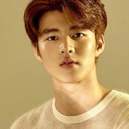 Nichakoon Khajornborirak 飾演 Best