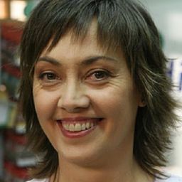 Rosa Gàmiz 飾演 Rosa Mari