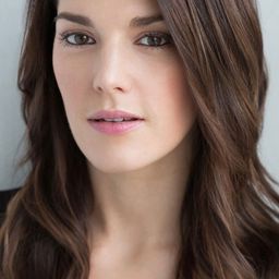 凱利·巴瑞特 - 記得我演員 飾演Miami Brunette