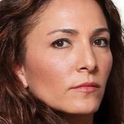 梅爾滕·古倫克 飾演 Latife