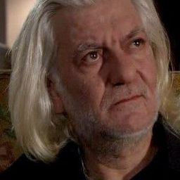 Nihat İleri 飾演 Şehzade Danyal