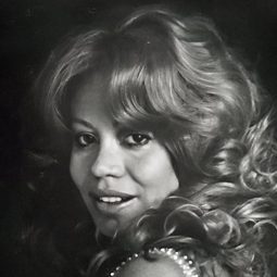 Kitten Natividad 飾演 Ruby