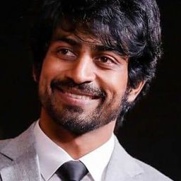 阿俊·達斯 飾演 Ramakrishna 'RK'