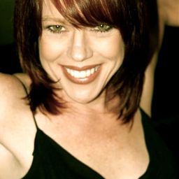 辛蒂·羅賓森 飾演 Operetta (voice)