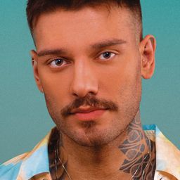 盧卡斯·路可 飾演 Hero / Sandro Sanderlei