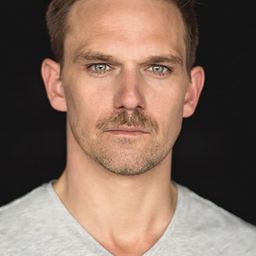 Daniel Lommatzsch 飾演 Stadtbote