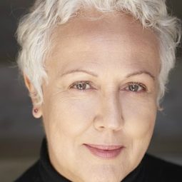 莉瑪·黛·維塔 飾演 The Matron