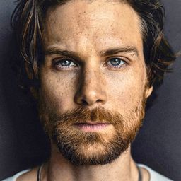 Devin Crittenden 飾演 Devin Wright