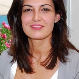 Mónica Molina 飾演 Chica pelo rojo