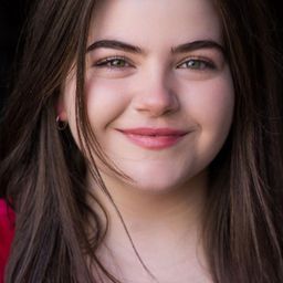 Mhairi Angus 飾演 Miss Verity