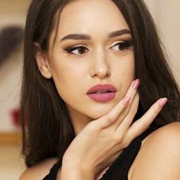 Elizaveta Kuznetsova 飾演 Olga