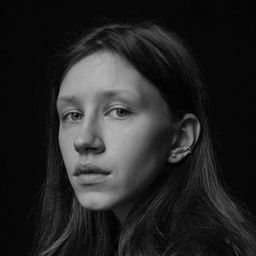 Polina Romanova 飾演 