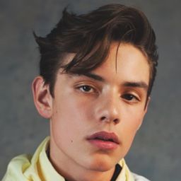 路易·帕里奇 飾演 Lord Tewkesbury