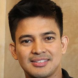 Jason Abalos 飾演 Nicco