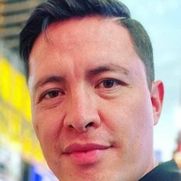 阿曼多·赫南德兹 - 快餐國家演員 飾演Roberto