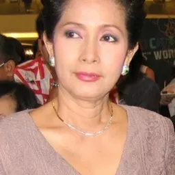 Aranya Namwong 飾演 Rattana Petchpantakarn