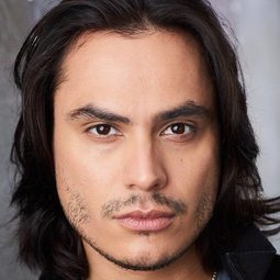 Kiowa Gordon 飾演 Bamboo